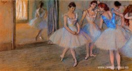 Bailarines en un estudio Bailarines en un estudio