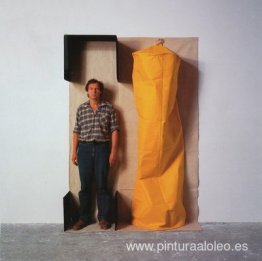 Stand y columna amarilla Stand y columna amarilla