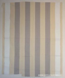 Pintura acrílica blanca sobre tejido rayado blanco y gris claro