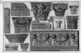 Varios capiteles y un friso de villas romanas