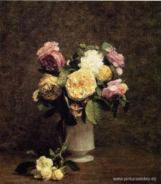 Rosas en jarrón de porcelana blanca