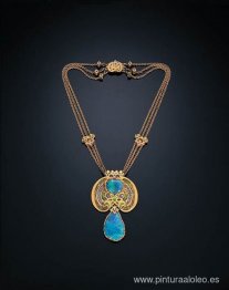 Collar. Ópalos negros, granate demantoide, zafiro, esmalte, oro