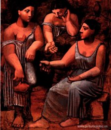 Tres mujeres en una fuente