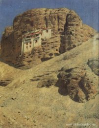 Monasterio en una roca. Ladakh