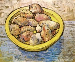 Bodegón de patatas en un plato amarillo