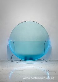 Círculo iluminado azul con vidrio grabado