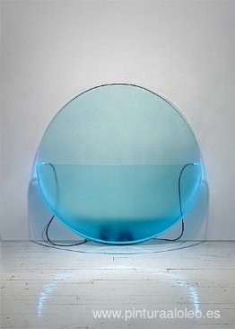 Círculo iluminado azul con vidrio grabado