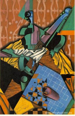 Fotografía de violín y tablero de ajedrez. Fotografía de violín y tablero de ajedrez.