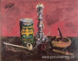 Bodegón. Candelabro y tubo sobre fondo rojo. Bodegón. Candelabro y tubo sobre fondo rojo.