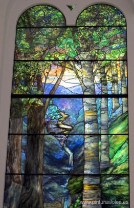 Ventana con salida del sol en el bosque en primavera Ventana con salida del sol en el bosque en primavera