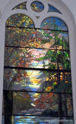Ventana con puesta de sol de otoño en el bosque Ventana con puesta de sol de otoño en el bosque