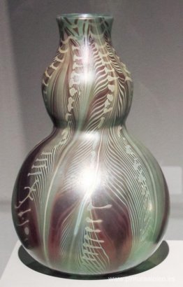 Jarrón doble en forma de calabaza con hojas estilizadas pintadas Jarrón doble en forma de calabaza con hojas estilizadas pintadas