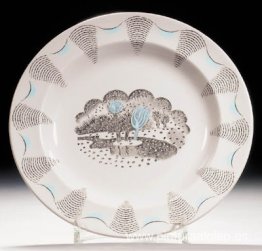 Un plato de su servicio 'Travel' diseñado para Wedgwood Un plato de su servicio 'Travel' diseñado para Wedgwood