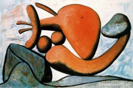 Niña lanzando una piedra Niña lanzando una piedra