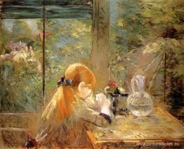 Chica pelirroja sentada en una terraza Chica pelirroja sentada en una terraza