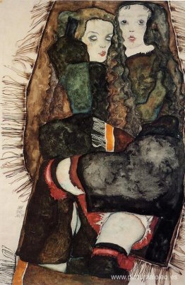 Dos niñas sobre una manta con flecos Dos niñas sobre una manta con flecos