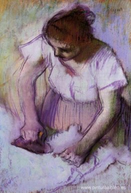 mujer planchando mujer planchando