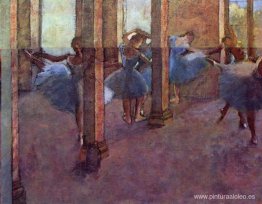 Bailarines en el vestíbulo Bailarines en el vestíbulo