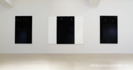 Pintura naranja, negra con borde azul y burdeos Pintura naranja, negra con borde azul y burdeos