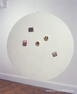 Sin título (Puntos fotográficos magnéticos móviles sobre un disc Sin título (Puntos fotográficos magnéticos móviles sobre un disc