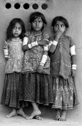 Tres niñas Harijan, Kutch, Gujarat Tres niñas Harijan, Kutch, Gujarat