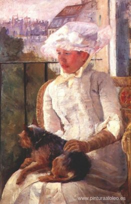 Susan en un balcón sosteniendo un perro Susan en un balcón sosteniendo un perro