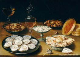 Platos con ostras, frutas y vino. Platos con ostras, frutas y vino.