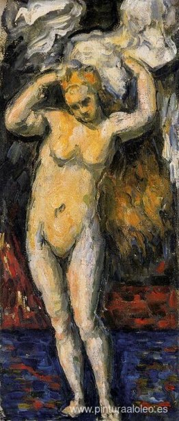 Bañista de pie, secándose el pelo Bañista de pie, secándose el pelo