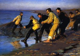 Pescadores arrastrando la red en la playa norte de Skagen Pescadores arrastrando la red en la playa norte de Skagen