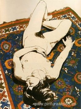 figura acostada sobre una alfombra figura acostada sobre una alfombra