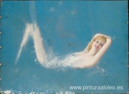 Estudio de una pin-up que emerge del azul Estudio de una pin-up que emerge del azul