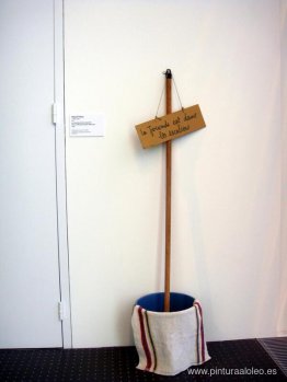 La Mona Lisa está en las escaleras. La Mona Lisa está en las escaleras.