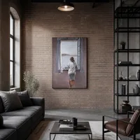 figura en una ventana — Loft moderno