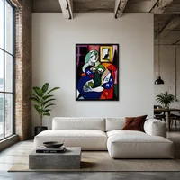 mujer con libro — Loft moderno