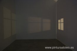 Luna de papel (pared del estudio por la noche) Luna de papel (pared del estudio por la noche)