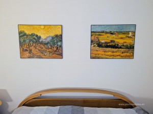 Vendimia en La Crau, con Montmajour al fondo