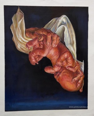 Bebé recién nacido en manos