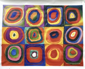 Estudio de color: cuadrados con círculos concéntricos