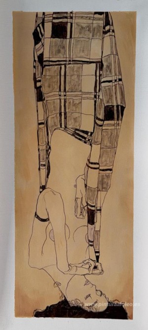 Chica de pie con una prenda a cuadros