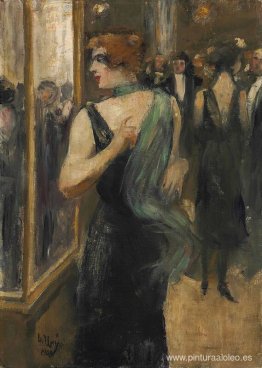 Señora en vestido de noche negro con bufanda verde Señora en vestido de noche negro con bufanda verde